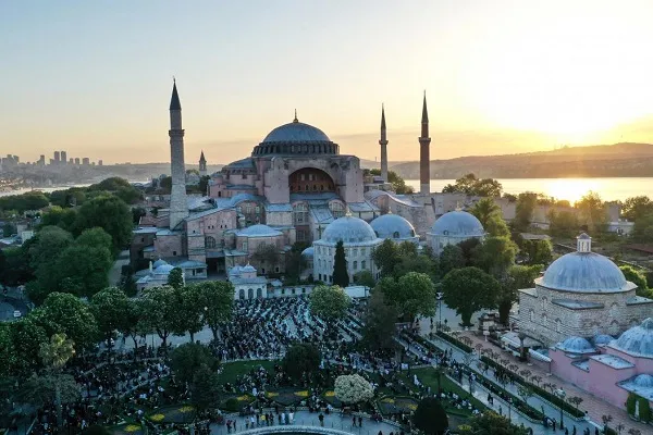 Ayasofya'da 87 yıl sonra ilk Ramazan Bayramı namazı kılındı