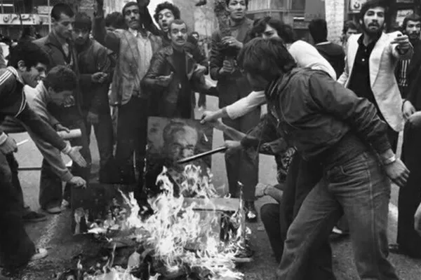 «تپش تاریخ» را سندی تاریخی می‌دانم/ 40 ساعت فیلمبرداری از 17 شهریور 57