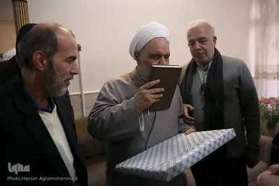 حضور جمعی از جامعه قرآنی در منزل حجت‌الاسلام والمسلمین محمدرضا شهید‌ی‌پور، پیشکسوت قرآنی