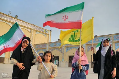 دانش آموزان شیرازی در سوگ همکلاسی های شهید