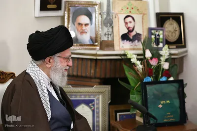 حضور مقام معظم رهبری در منزل شهید محمدحسین حدادیان

