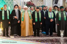 آیین تعویض پرچم گنبد حرم مطهر امام رضا(ع)
