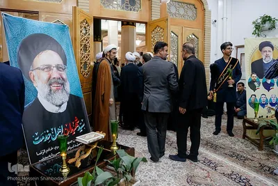 Trauerakt zum Gedenken an Märtyrer Ayatollah Raisi und seine Gefährte