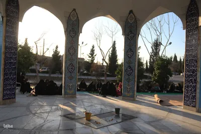 آیین جزءخوانی قرآن کریم در جوار مقبره شهدای گمنام