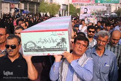 تشییع پیکر شش شهید دوران دفاع مقدس در لامرد