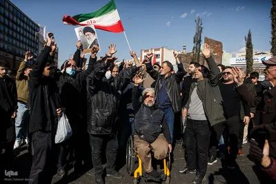 تجمع خودجوش مردم عزادار تهران در میدان انقلاب