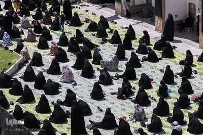 اقامه نماز ظهر عاشورا در زنجان