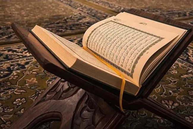 الفتى اليمني بلال..حينما يكون القرآن نور الحياة ووهج الأمل