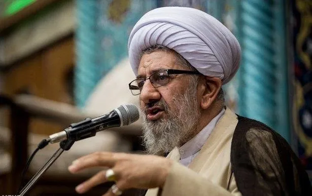 انتقاد از روحانیونی که خود را گرفتار احزاب و شخصیت‌های سیاسی کردند