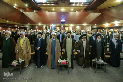 ادای احترام مهمانان کنفرانس وحدت به امام راحل
