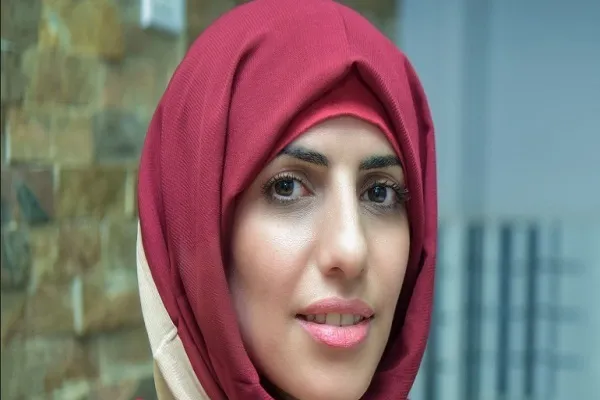 Yemenli sanatçı tablolarını açık artırmaya çıkardı