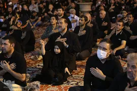 مراسم عزاداری چهارمین شب دهه اول محرم در صحن امام حسین(ع) حرم مطهر حضرت عبدالعظیم حسنی(ع) در شهر ری