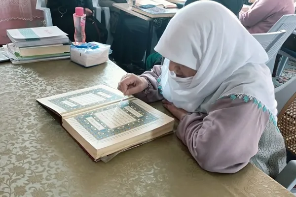 85 yaşında Kur'an öğrendi