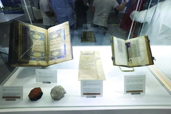 Abu Dabi Kitap Fuarı’nda nadide Kur’an ve İncil nüshaları