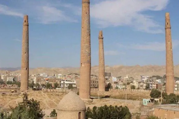 Herat tarihi camiinin minaresi yeniden yapılandırılıyor