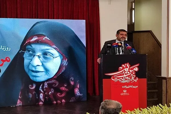 طراحی جایزه‌ای برای تجلیل از بانوان به نام مریم کاظم‌زاده + صوت و فیلم