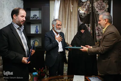 دیدار جامعه قرآنی با خانواده شهید مدافع حرم حسین معزغلامی
