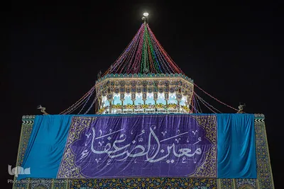 گل‌آرایی و چراغانی حرم رضوی در آستانه میلاد امام هشتم