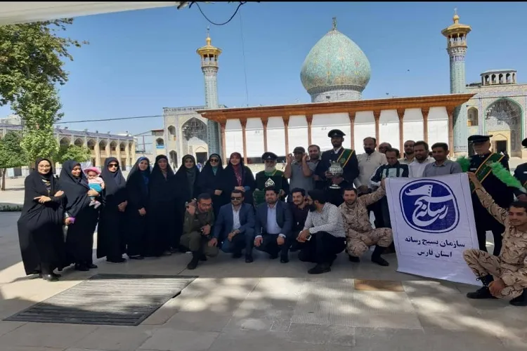 غبارروبی حرم شاهچراغ(ع) توسط خبرنگاران