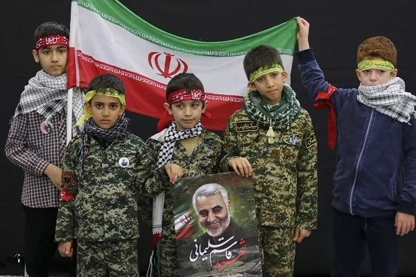 خروش انقلابی ۳۰ هزار دانش‌آموز/ نسل سلیمانی‌ها به میدان آمدند