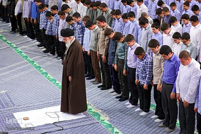 مراسم جشن تکلیف دانش‌آموزان با حضور رهبر انقلاب
