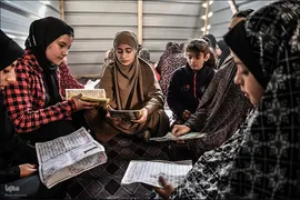 دختران غزه در اردوگاه جنگی قرآن می‌آموزند 