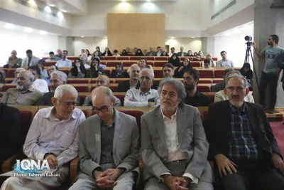 آیین رونمایی از قرآن زعفرانی کهن‌ترین نسخه کامل مورخ فارسی