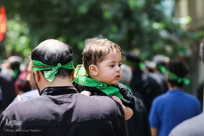 مراسم عزاداری و نماز ظهر عاشورا در اصفهان‎