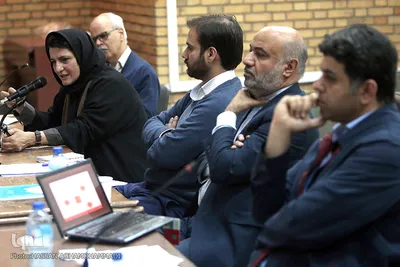 نشست در دام فقر
