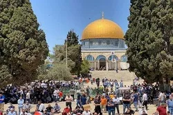Großdemo auf dem Jerusalemer Tempelberg / 60.000 Palästinenser nehmen am Freitagsgebet in der Al-Aqsa-Moschee teil