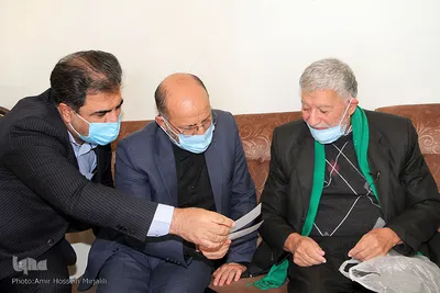 تجلیل استانداریزد از پیشکسوت عکاسی خبری استان یزد‎