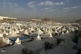 عزیمت هزاران زائر به سرزمین منا با پای پیاده
