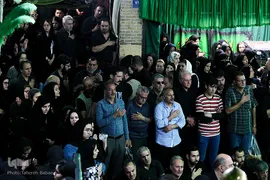 آیین سنتی نخل گردانی و عزاداری ظهر عاشورا در تکیه بزرگ تجریش