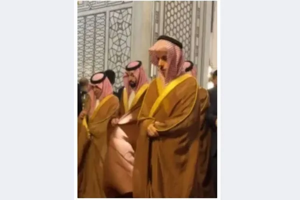 حضور وزیر خارجه عربستان در مسجد اموی دمشق + فیلم