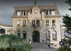 Val-d'Oise : enquête ouverte après l'exclusion d'une commerçante voilée d'un marché de Noël
