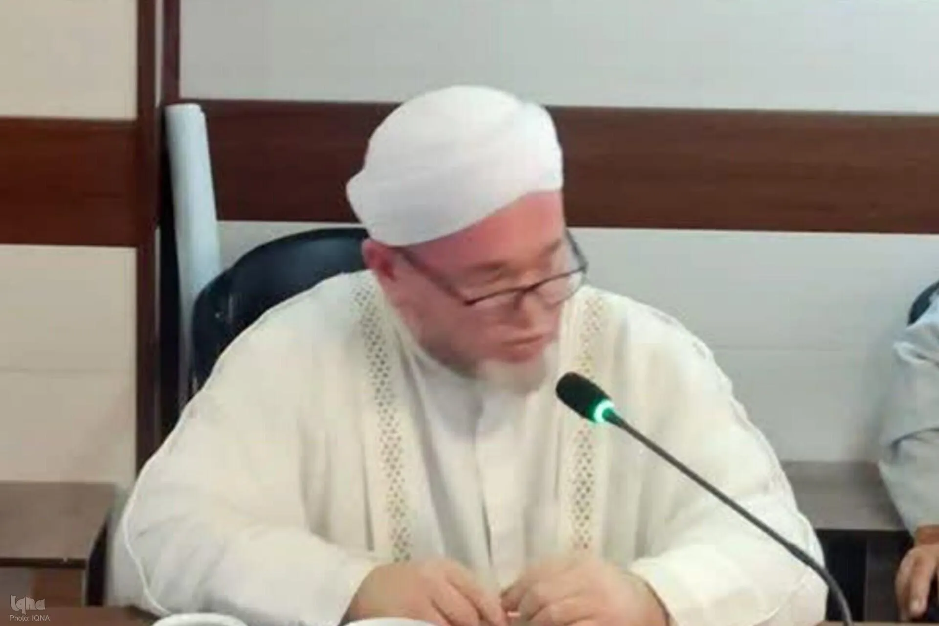 مساجد و مدارس علوم دینی هدایتگر جامعه هستند