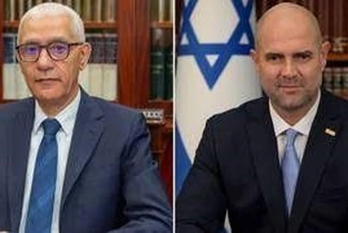 Un responsable israélien offre le plus petit Coran du monde au président du parlement marocain