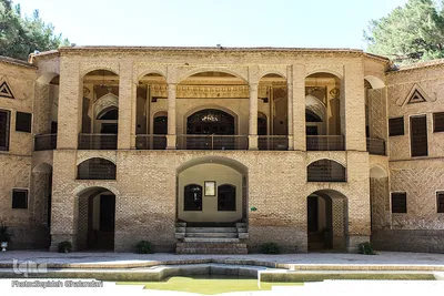 نگاهی به تاریخ در عمارت جهانی اکبریه بیرجند