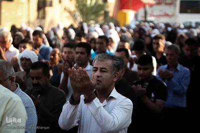 اقامه نماز عید فطر در محله منبع آب اهواز 