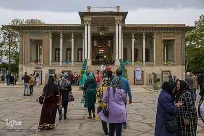 مهمانان نوروزی در باغ ارم و عفیف آباد