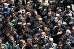 Millionen Menschen bei Trauerfeier für Märtyrer Ayatollah Raisi und seine Gefährte
