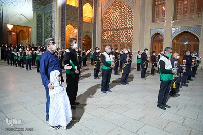 مراسم شام غریبان و لاله گردانی خادمین حرم شاهچراغ (ع)