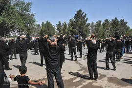 حسینیه ایران؛ آیین سنتی سنگ زنی و نخل گردانی در روستای علاء سمنان