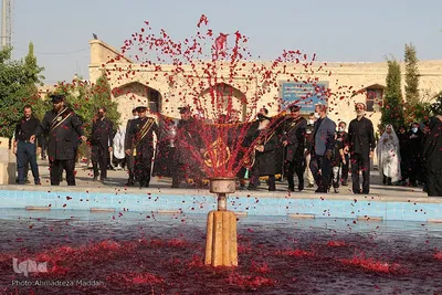 اهتزاز پرچم حرم حضرت اباعبدالله الحسین(ع) در شیراز