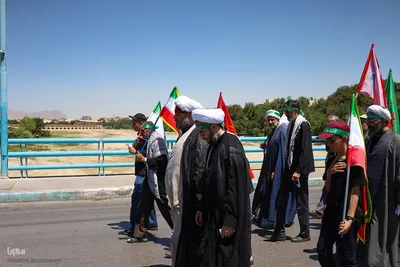 قافله عزاداری و نماز ظهر روز عاشورا در اصفهان