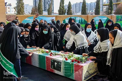 وداع با شهید گمنام در مدرسه دخترانه امام حسین(ع)