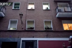 Spanien: Gebetsruf erschallt an Balkonen + Video