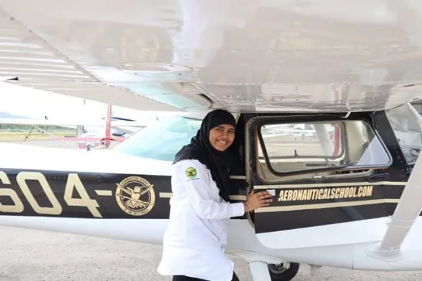 Xristian ölkəsinin ilk müsəlman xanım pilotu