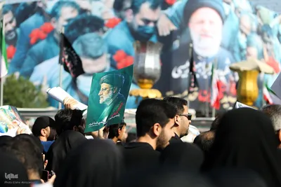 Millionen Menschen bei Trauerfeier für Märtyrer Ayatollah Raisi und seine Gefährte