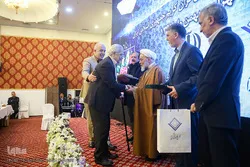 الرئیس الإيراني یکرّم النشطاء القرآنیین في البلاد